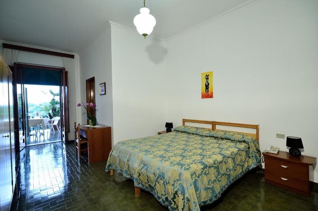 1 BEDROOM, PANORAMIC, DOUBLE OR TWIN BED, HILL VIEW