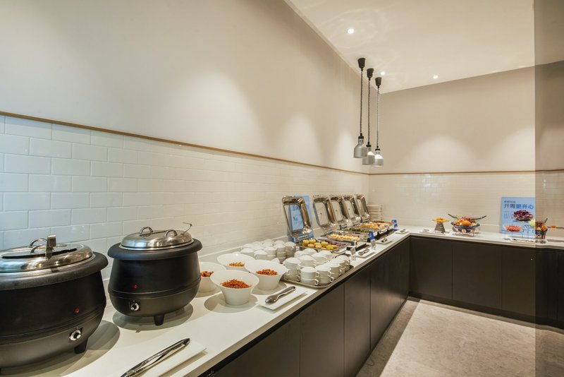 Holiday Inn Express Shanghai Xuhui Binjiang 2/11