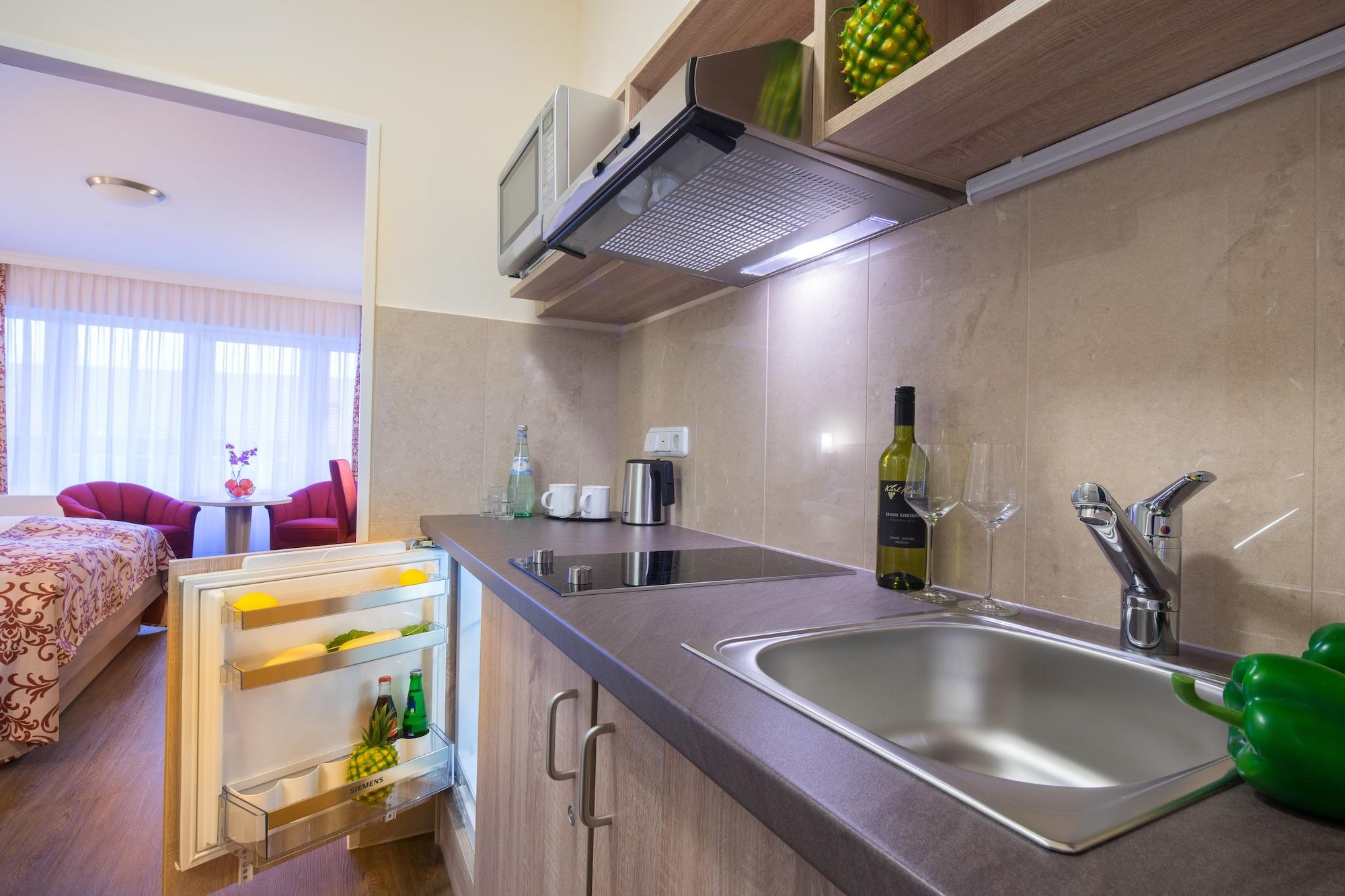 غرفة اقتصادية عائلية بمطبخ صغير، Room in B&B - Studio for 2 People in Hamburg Mitte, Cozy and Modern 6/7