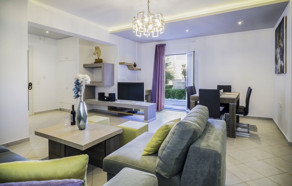 Talos Luxury Suites 27/50