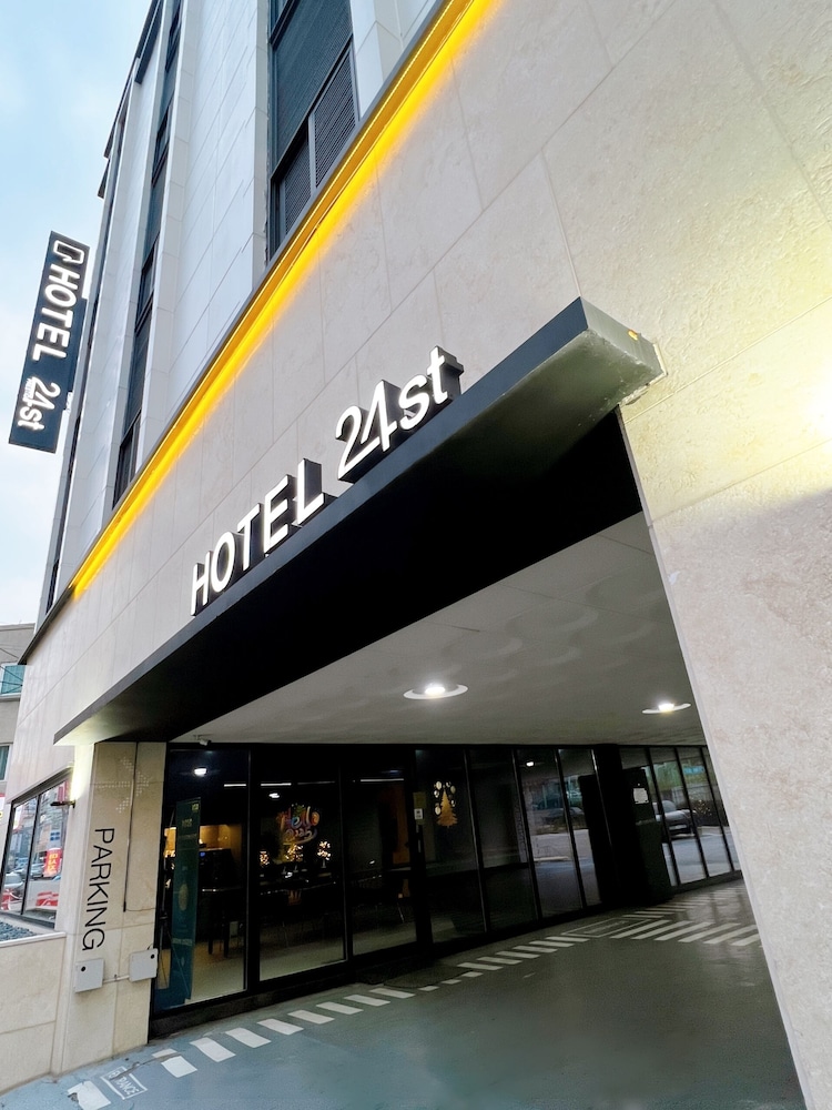 Hotel 24st Urban Brown Seosan Lake Park in SEOSAN
