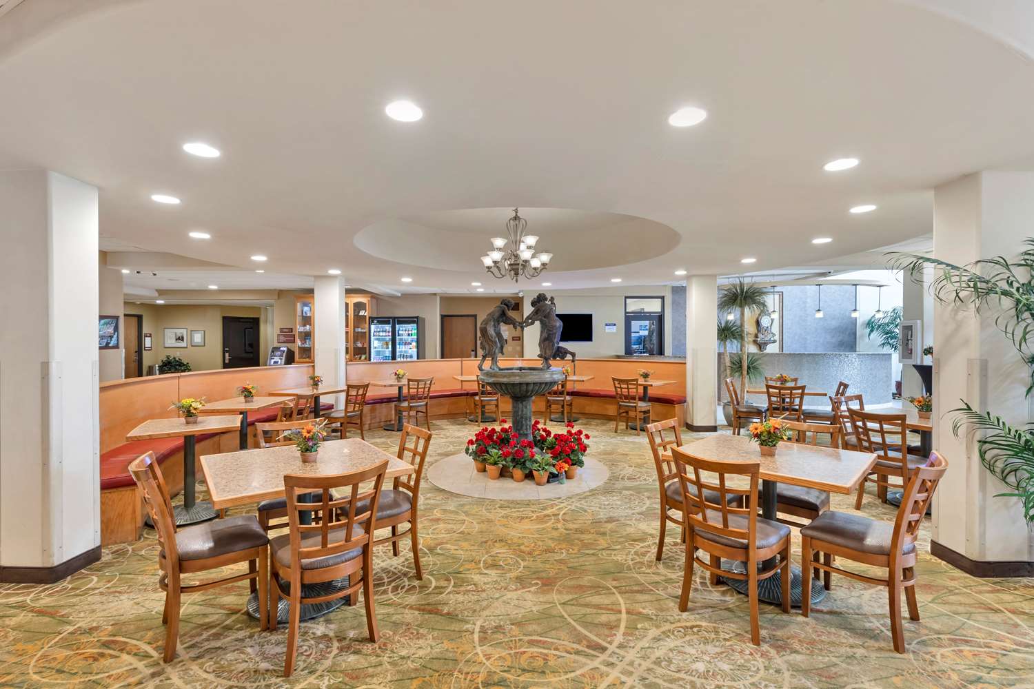 Best Western Plus Swiss Chalet Hotel & Suites 32/40