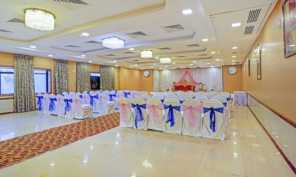 Treebo Trend De Grandeur Hotel and Banquets 34/42