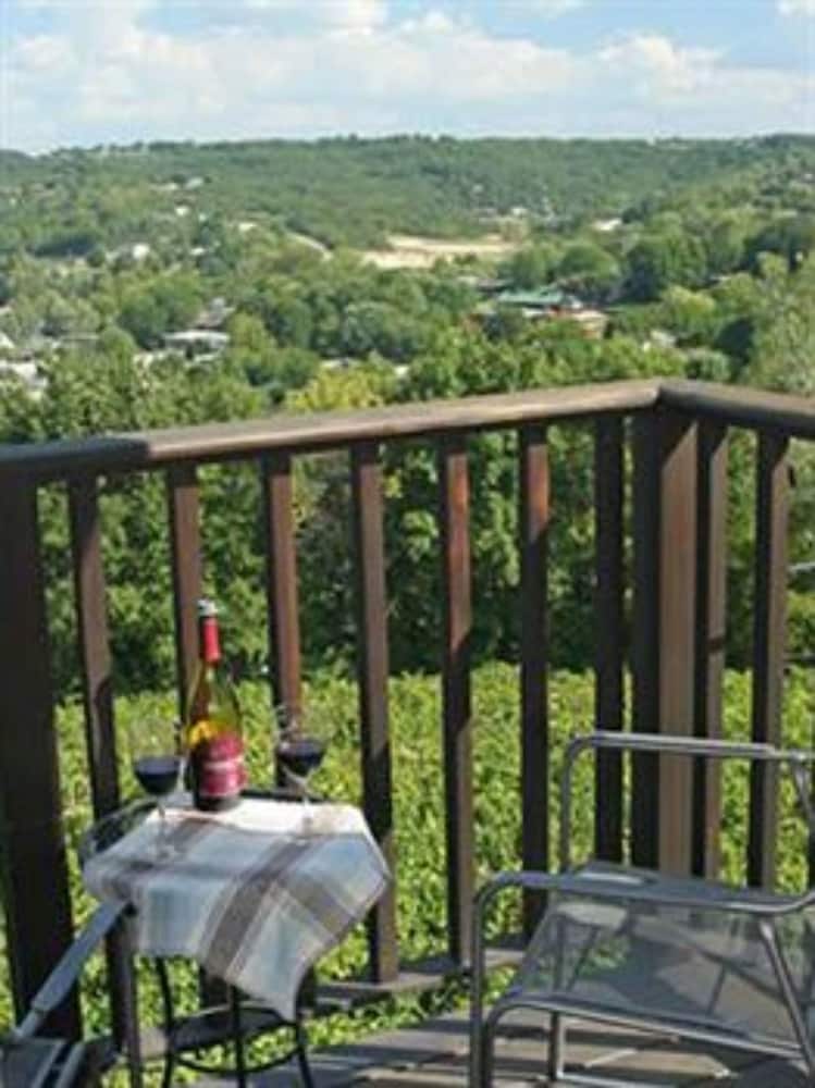 Hermann Hill Vineyard & Inn 47/51