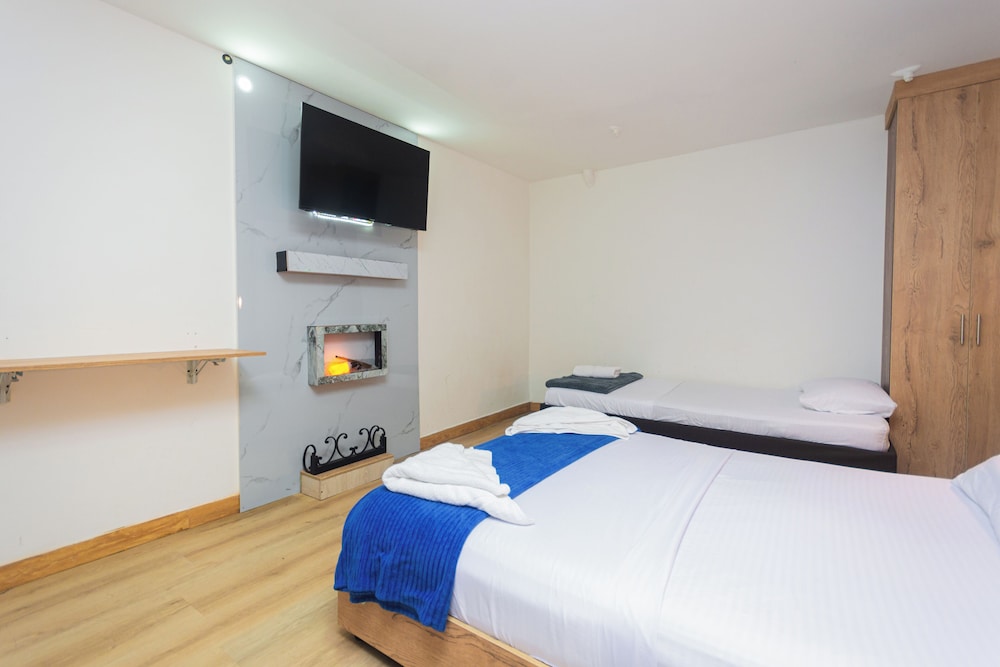 Hotel Lares 70 20/48
