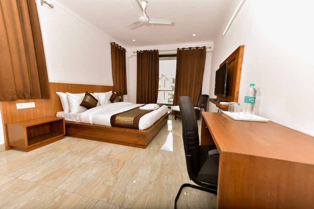 Hotel Noida International 20/50