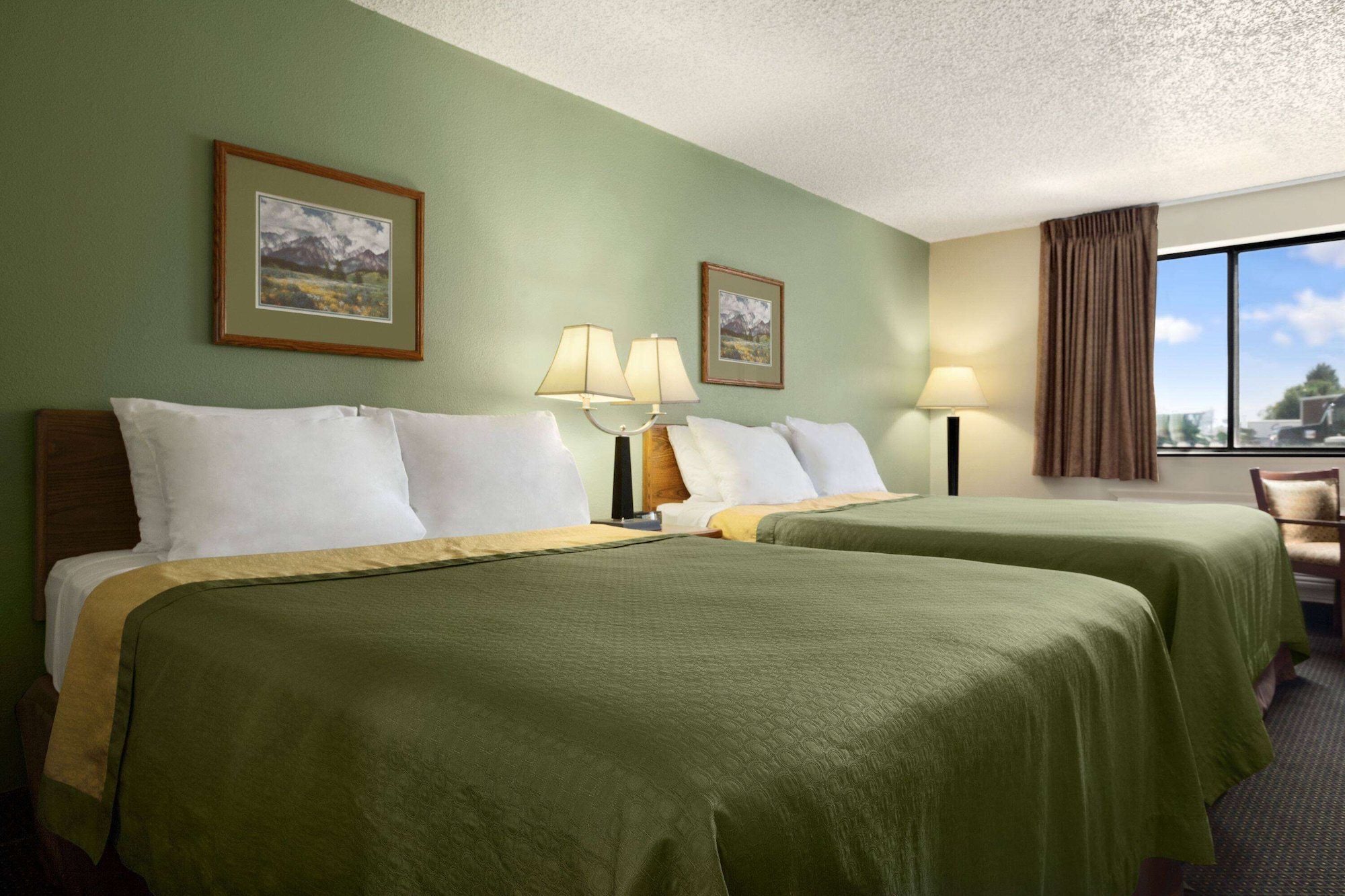 Efficiency, 2 Queen Beds