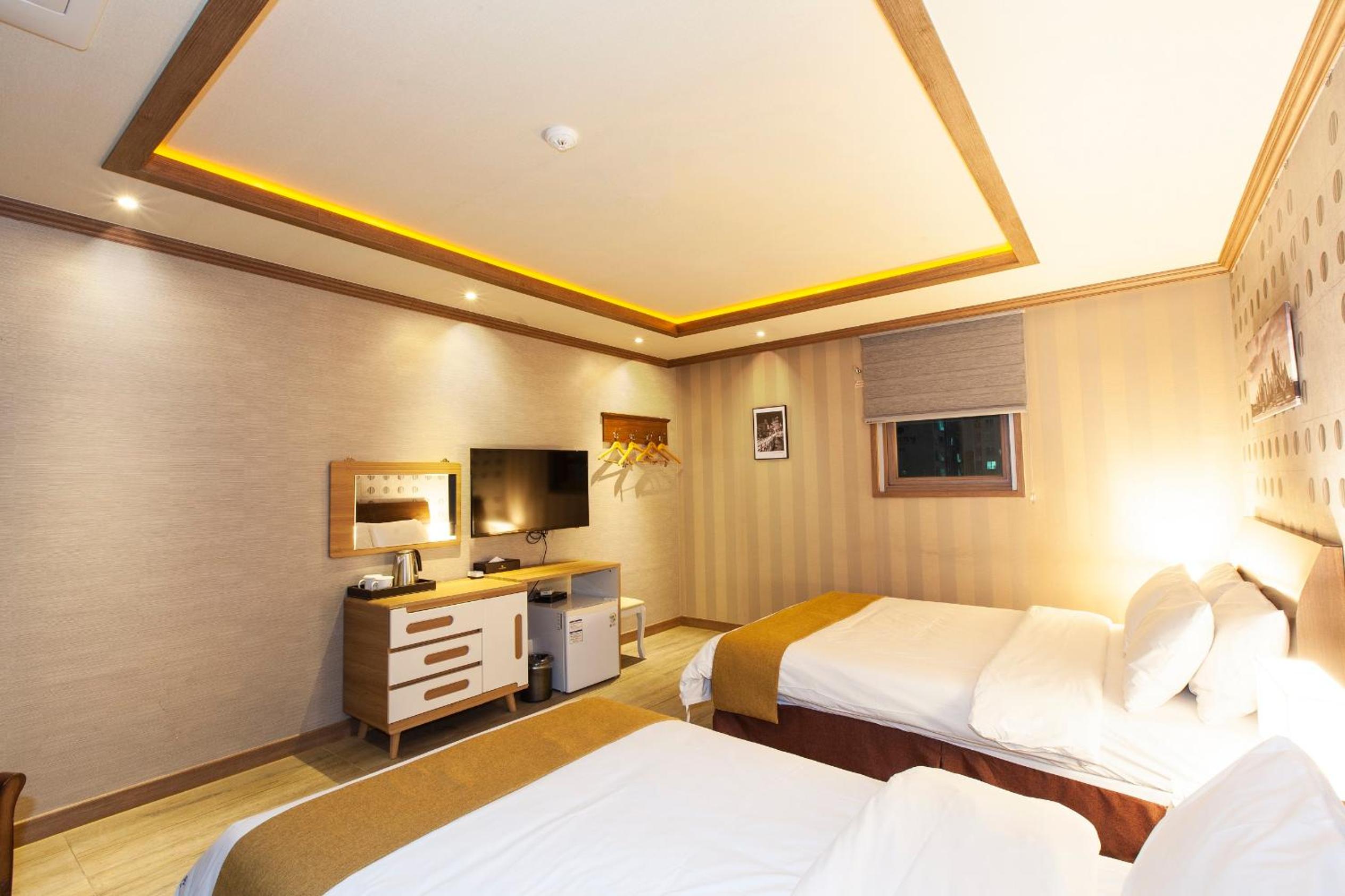 Sahara Hotel 13/31