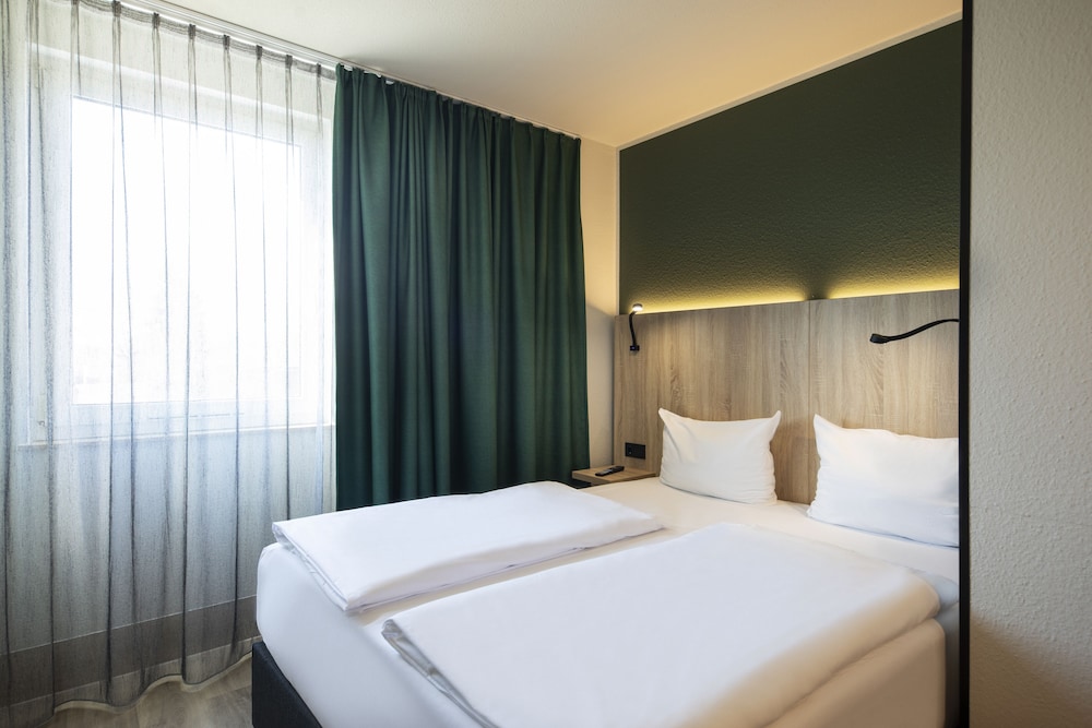 STUDIO, DOUBLE BED