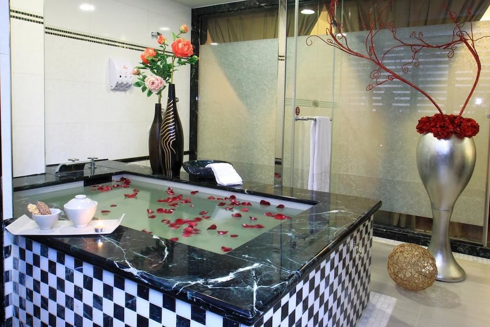 Chuang-tang Spring Spa Hotel 8/50