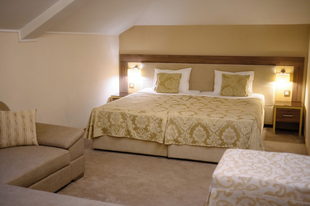 Family, Twin Beds, Attic