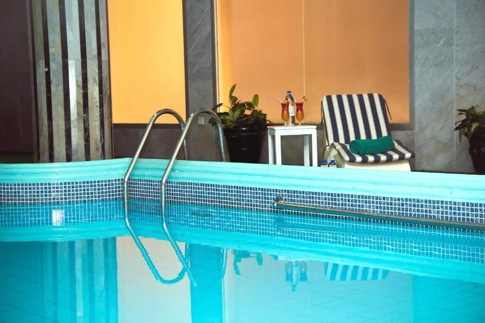 swimming pool spa