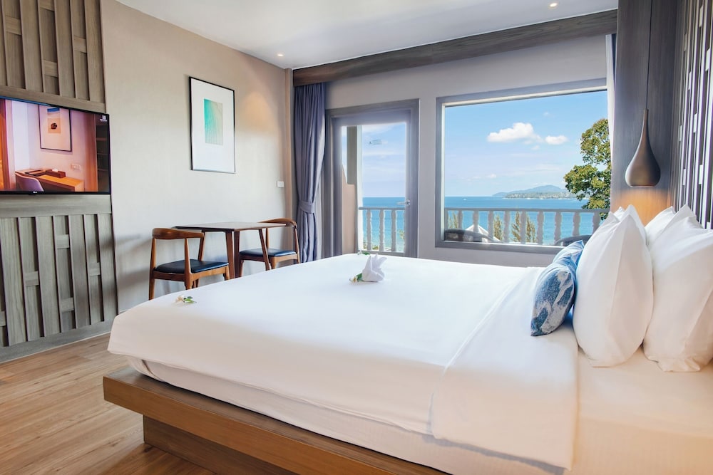 DELUXE, DOUBLE BED, SEA VIEW