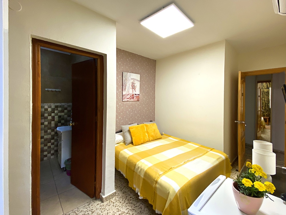 Hostal Azahara 33/70