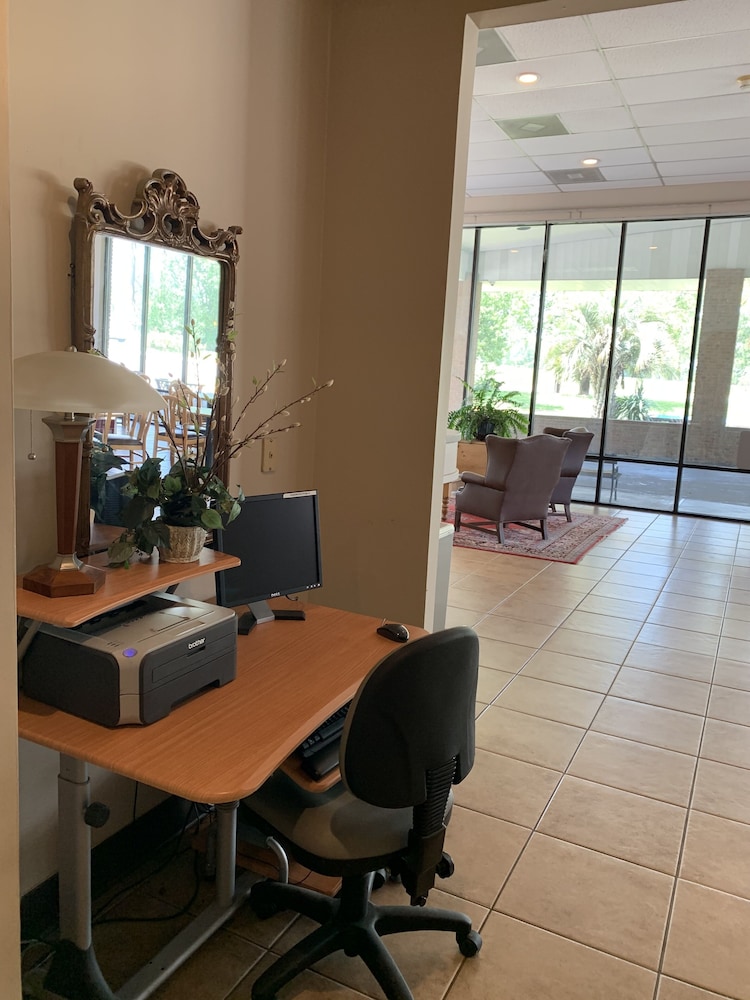 Days Inn by Wyndham - St. George, SC 30/41