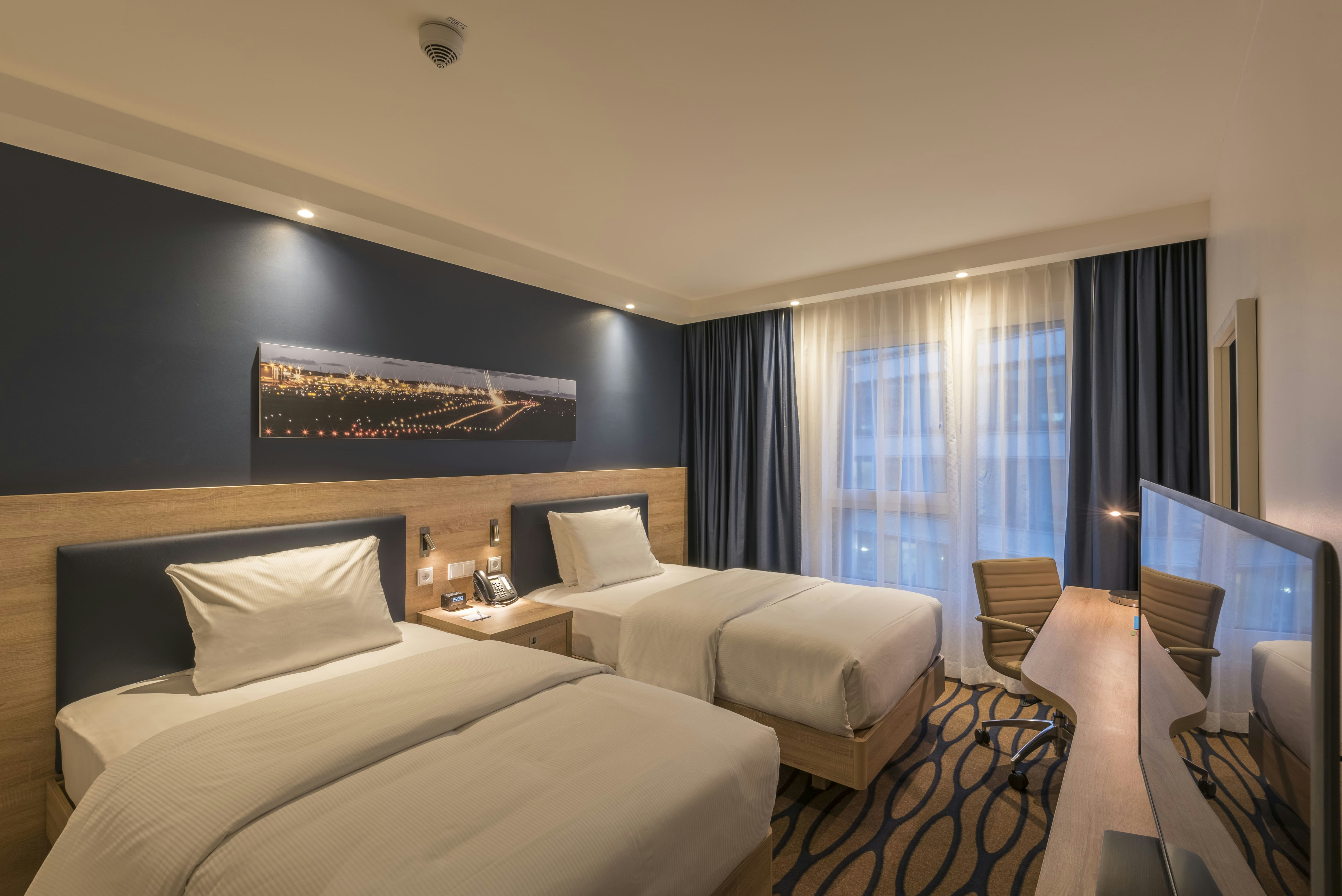 Hampton By Hilton Frankfurt Airport 10/38