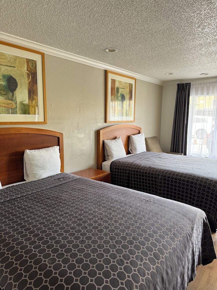 National Inn Garden Grove 25/60