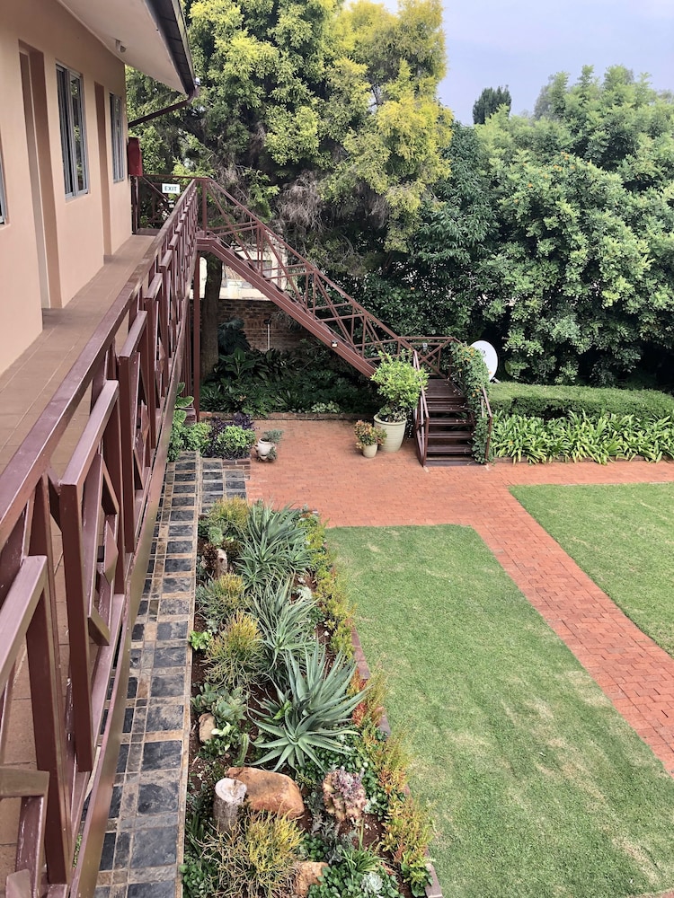 Clubview Guest House 28/40