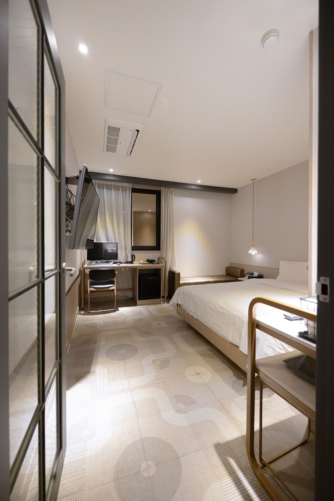 Hound Hotel Seomyeon-Bumcheon 27/50