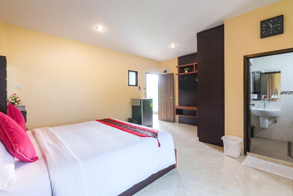 T Y Airport Inn 23/53
