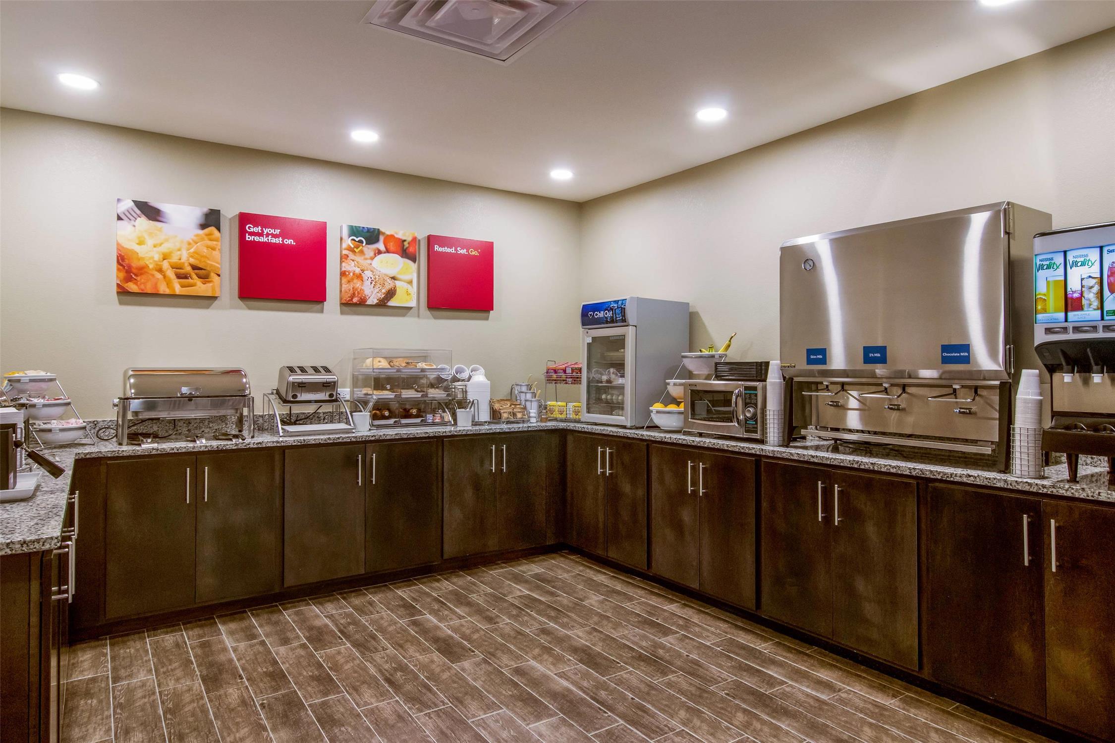 Comfort Suites Wooster near University Campus 24/54