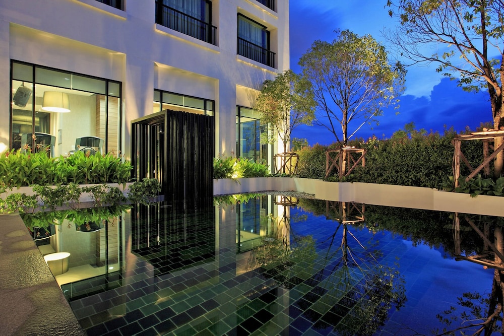 AVANI Khon Kaen Hotel and Convention Centre 66/69