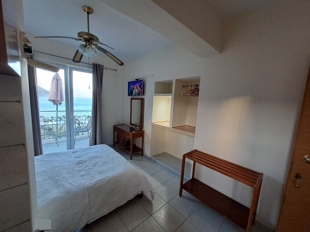 BASIC, STUDIO, SEA VIEW