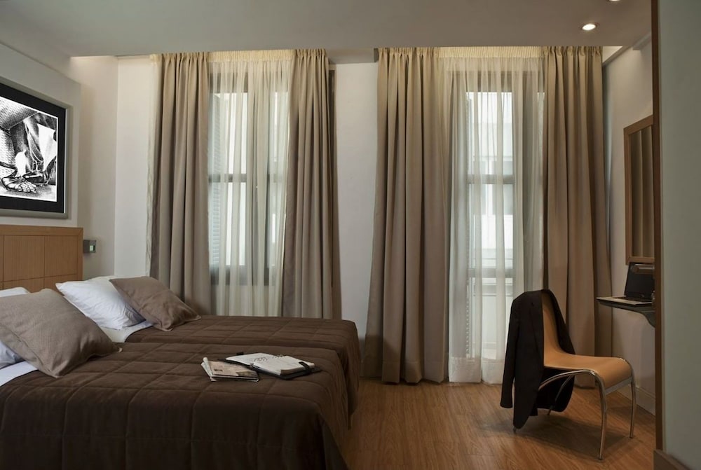 DOUBLE ROOM