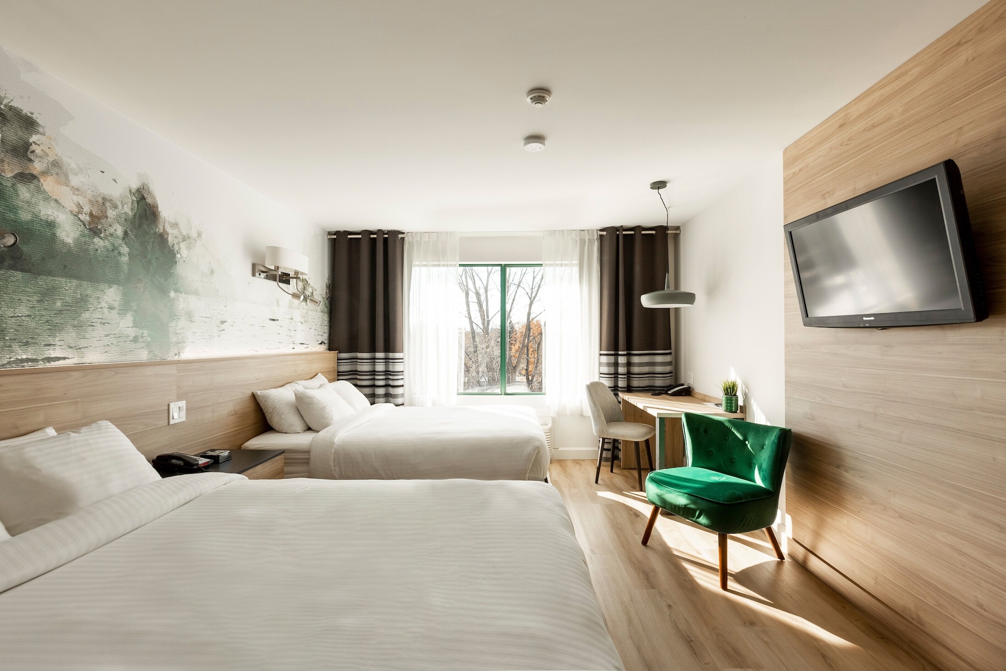 COMFORT, 2 QUEEN BEDS, RIVER VIEW