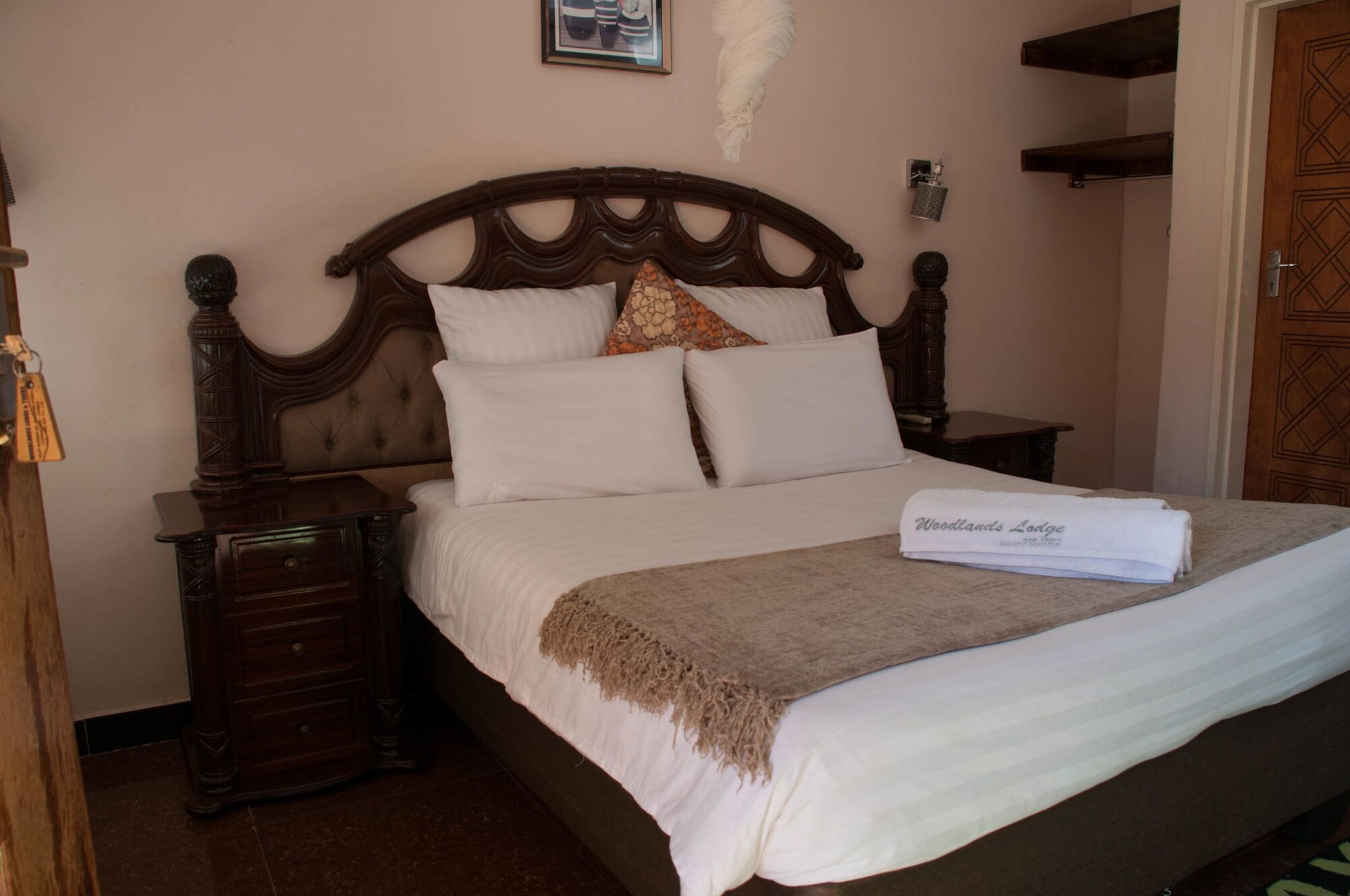 DELUXE, DOUBLE BED