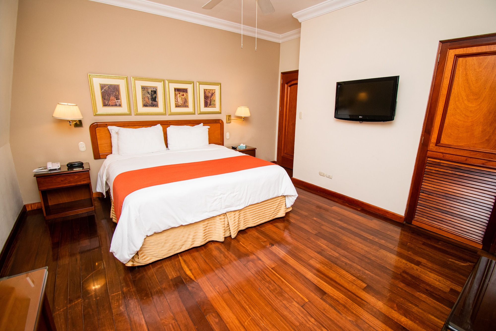 DELUXE, APARTMENT, KING BED, SOFA