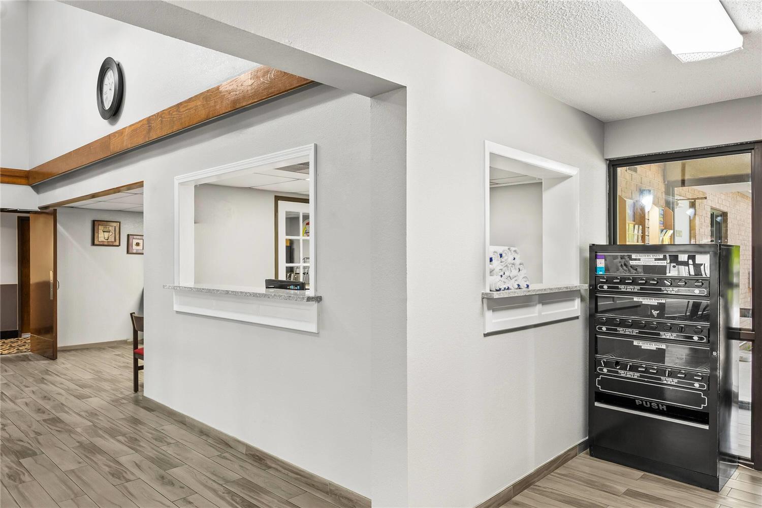 Super 8 by Wyndham Harrison AR 5/32