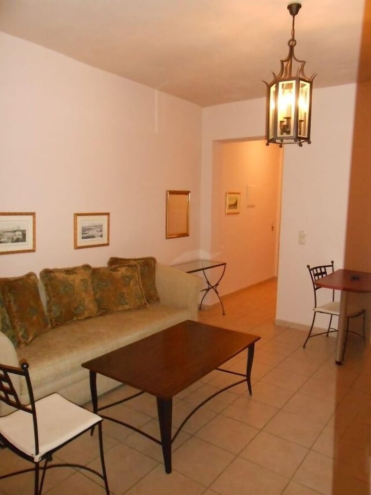 Lambrinos Suites 25/51