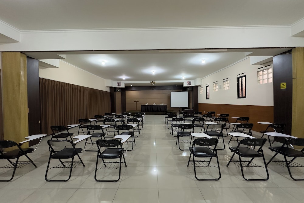 Hotel Bumi Makmur Indah 37/54