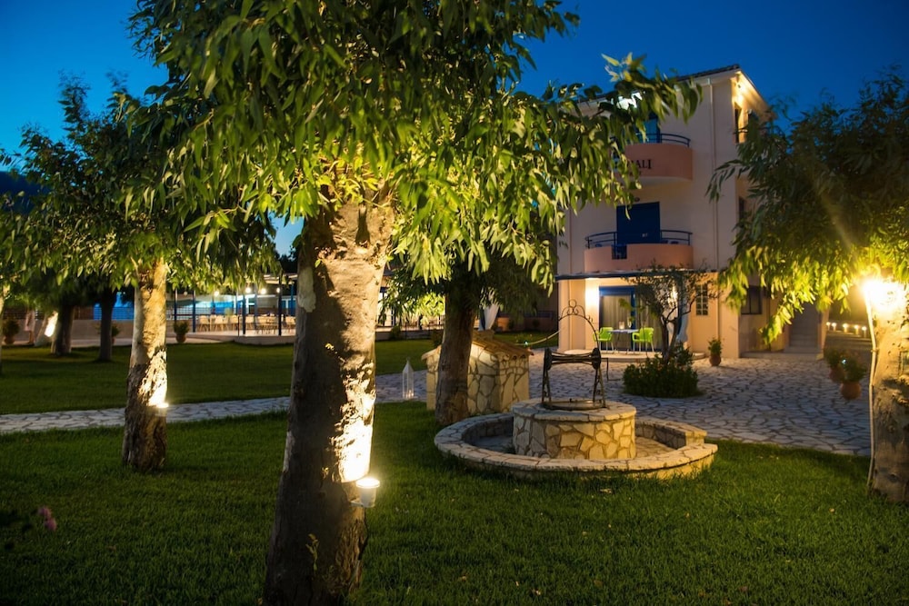 akroyiali resort