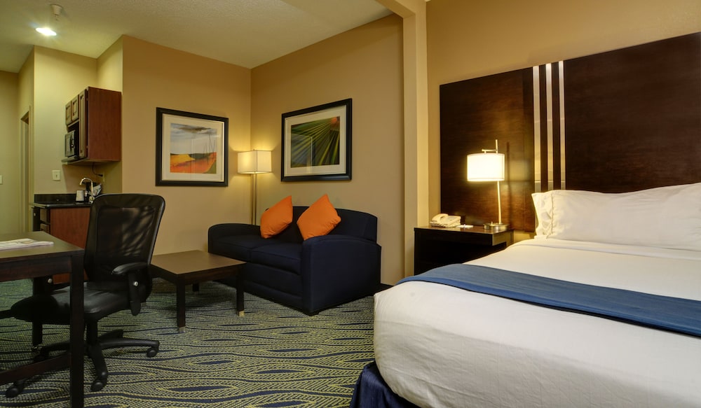 Holiday Inn Express & Suites Midwest City, an IHG Hotel 23/62