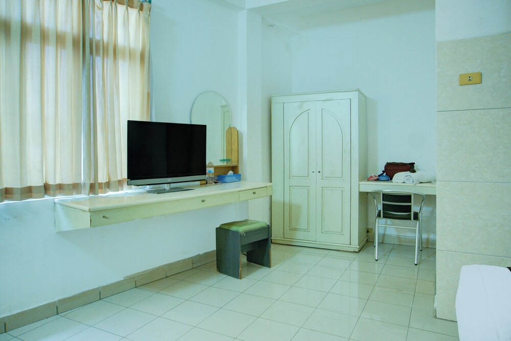 Townhouse Oak Palembang Near Jembatan Ampera Formerly Azzura Hotel 31/32