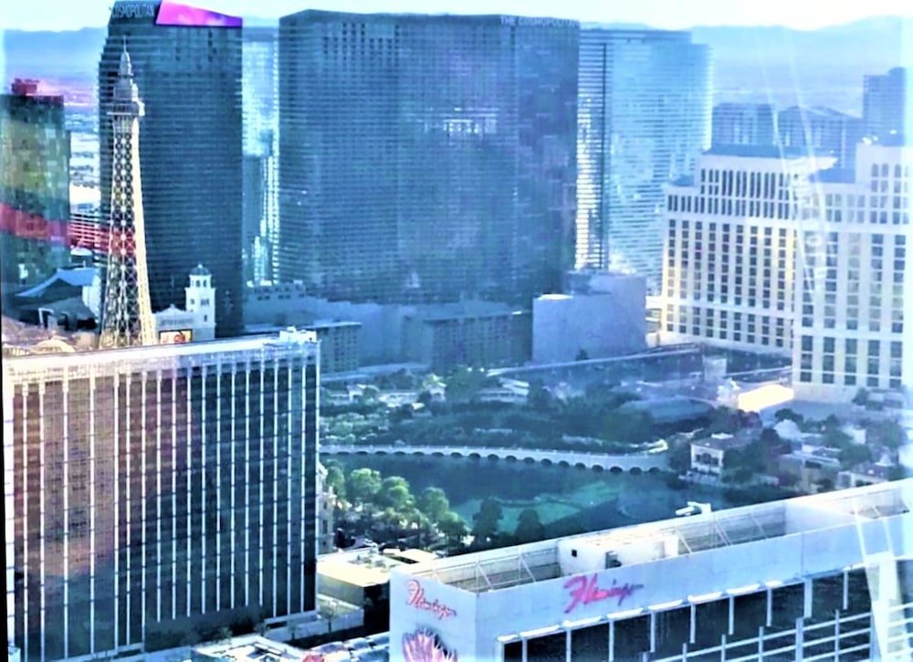 Jockey Resort Suites Center Strip 8/73