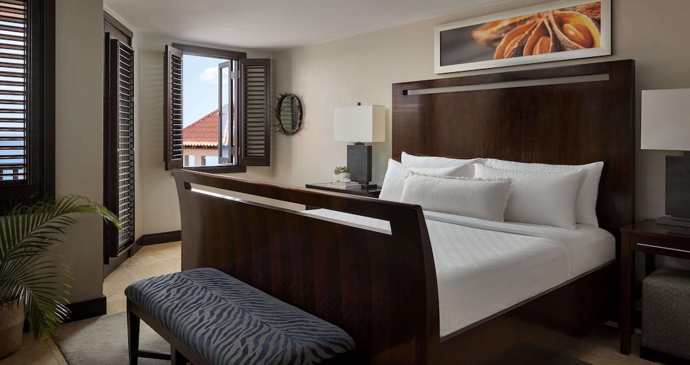 1 Bedroom, Suite, King Bed, Ocean View, Club Floor