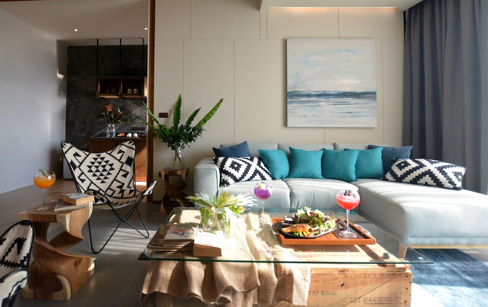 The Cabin Beach Resort 42/63
