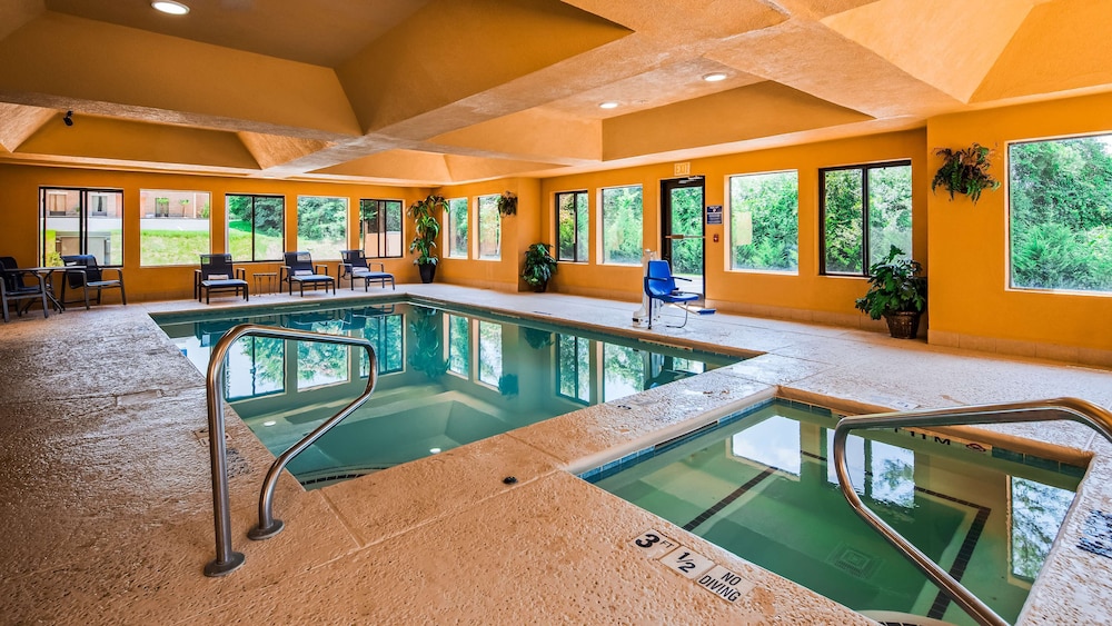 Best Western Bradbury Inn & Suites 4/26
