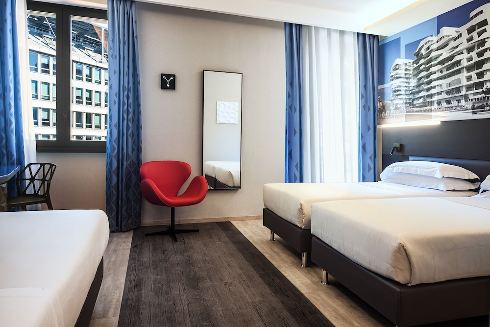 ROOM, TRIPLE