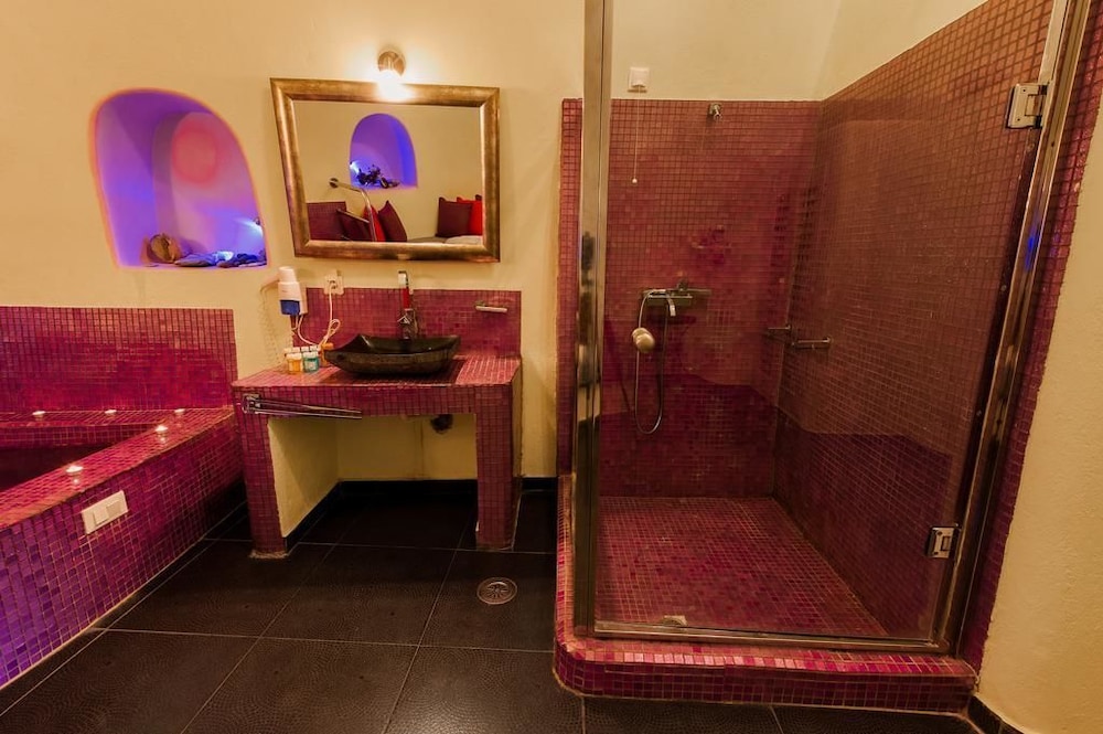 Aroma Suites 64/65