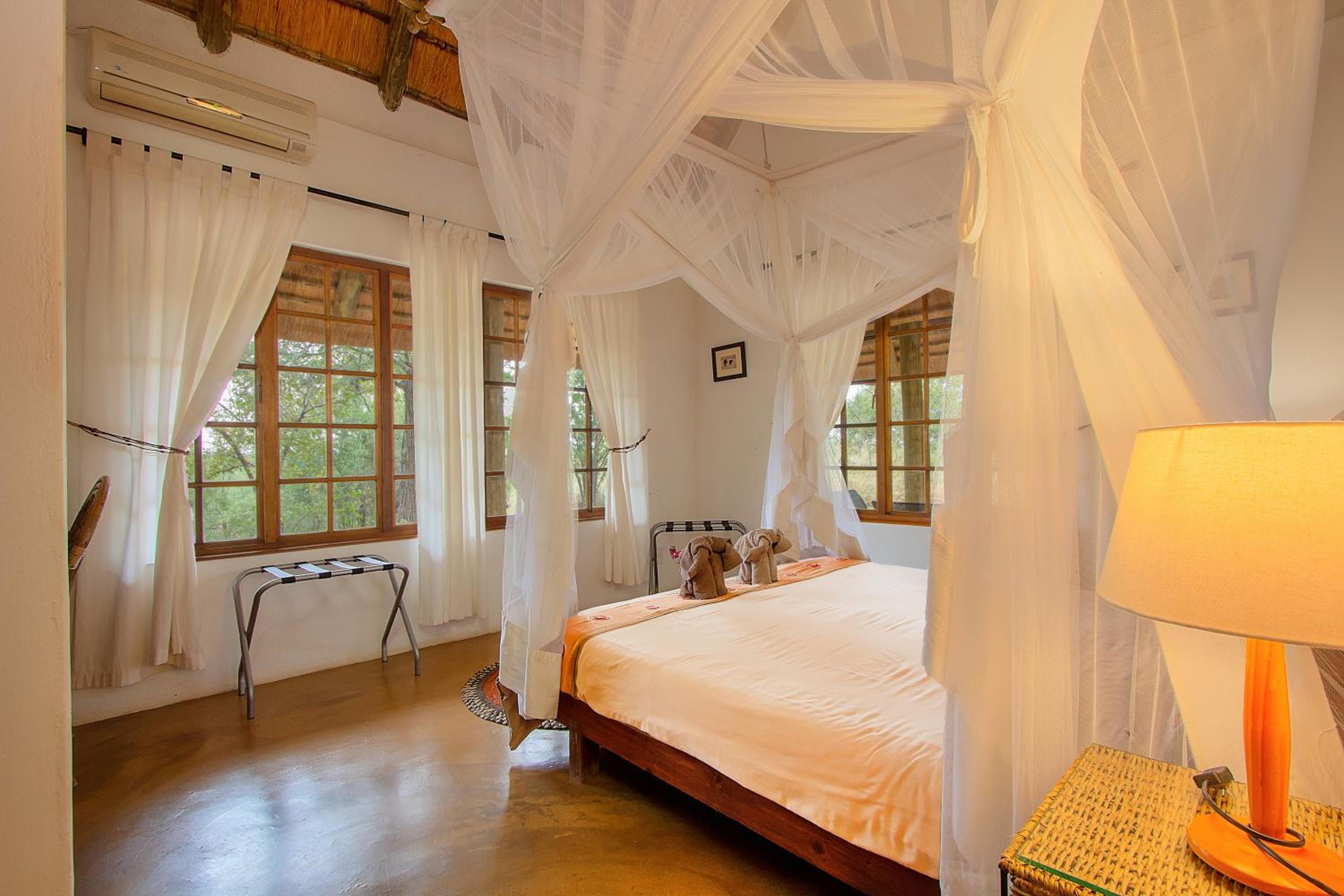 Casart Game Lodge 7/72
