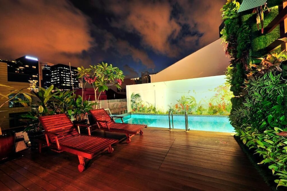 HOTEL CLOVER 5 HONGKONG STREET 31/37