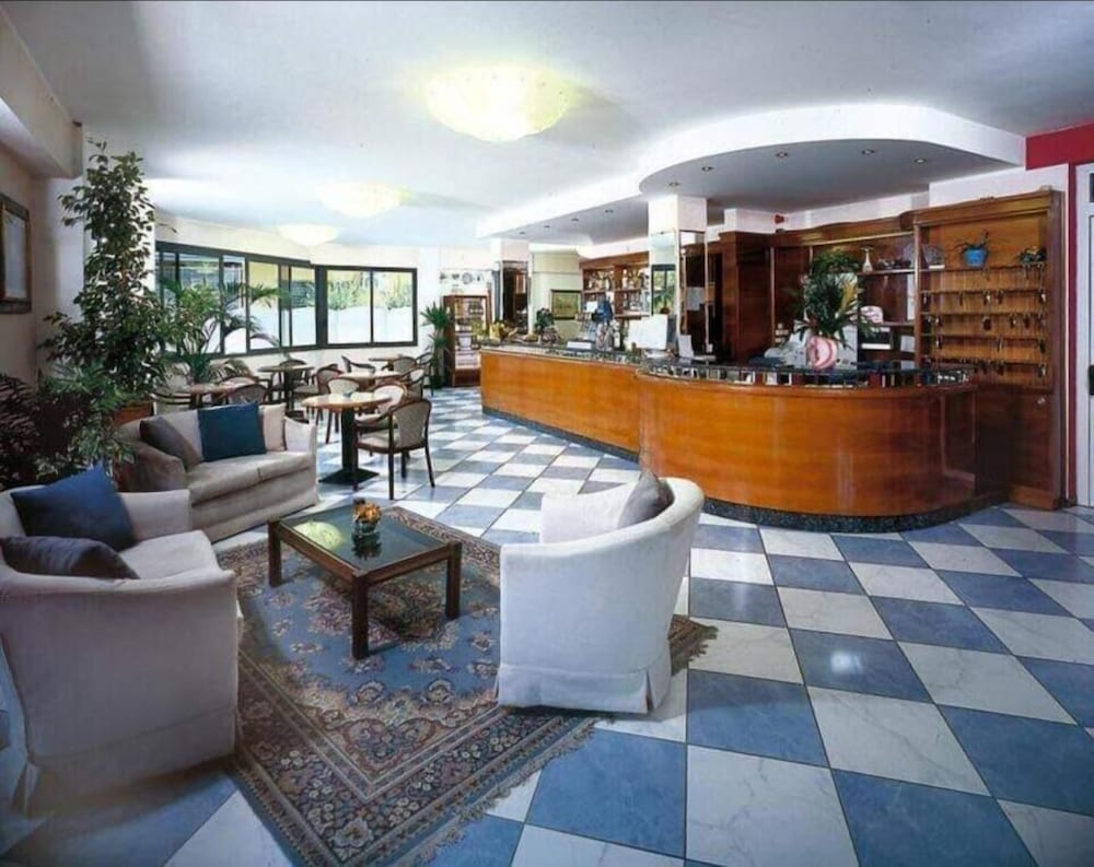Hotel President 10/36