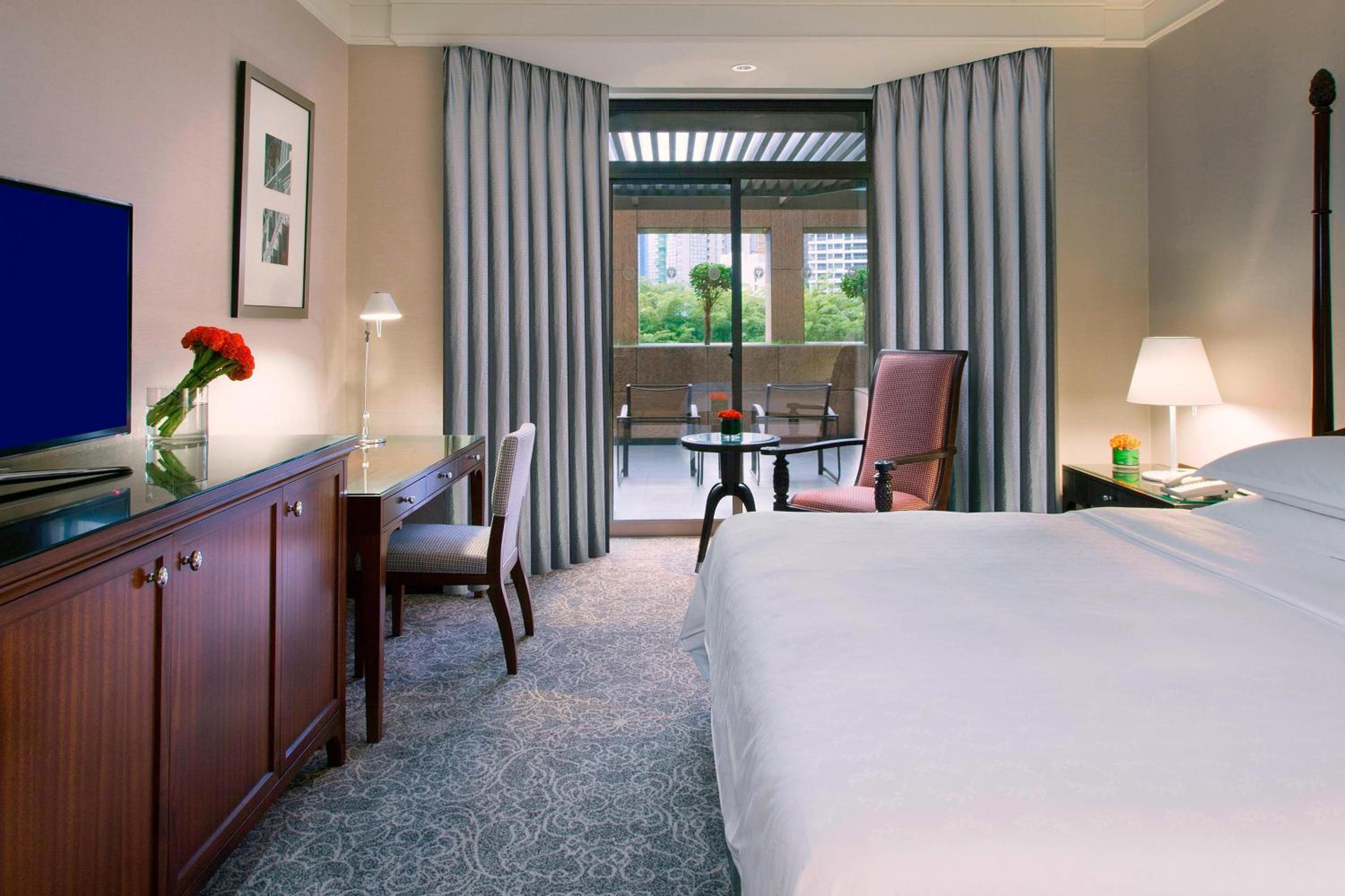 Room at SHERATON TOWERS SINGAPORE, SINGAPORE