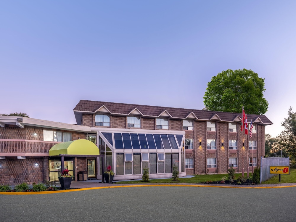 Super 8 by Wyndham Toronto East ON 45/50