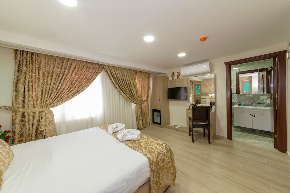 Raimond Hotel 9/29
