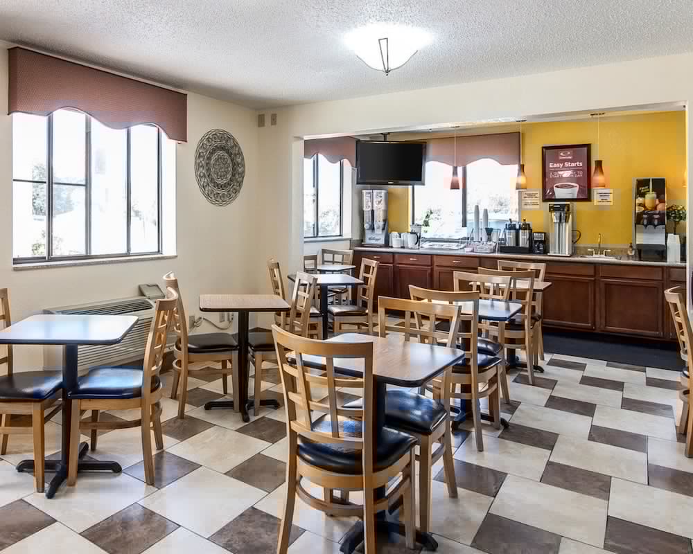 Econo Lodge Cartersville Emerson Lake Point 31/36